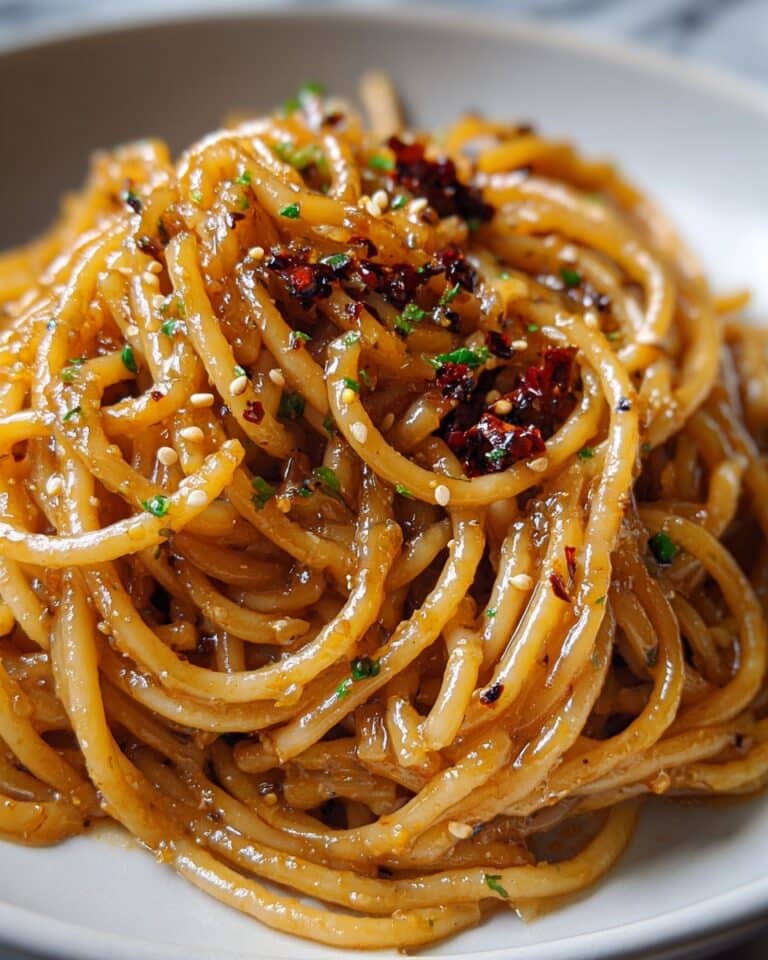Caramelized Onion Pasta with Chili Oil: A Sweet and Spicy Flavor Bomb Recipe